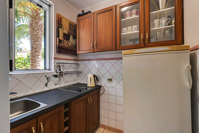 Three-Bedroom Ground-Floor Apartment with Private Entrance and Sea View — photo 34
